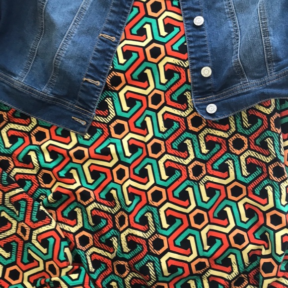 Carly XS Lularoe - Picture 2 of 2